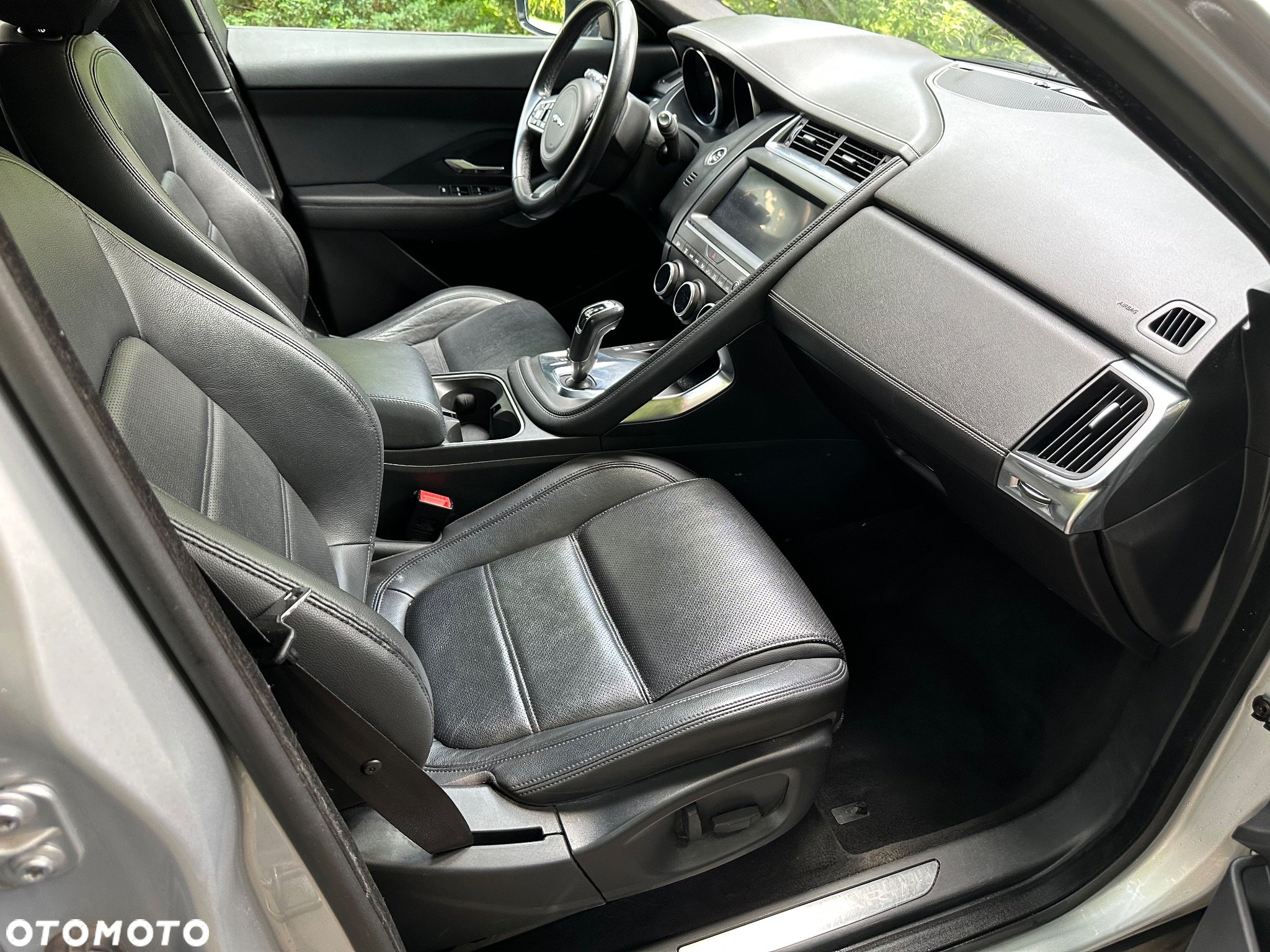 Jaguar E-Pace 2.0 i4D AWD R-Dynamic - 6