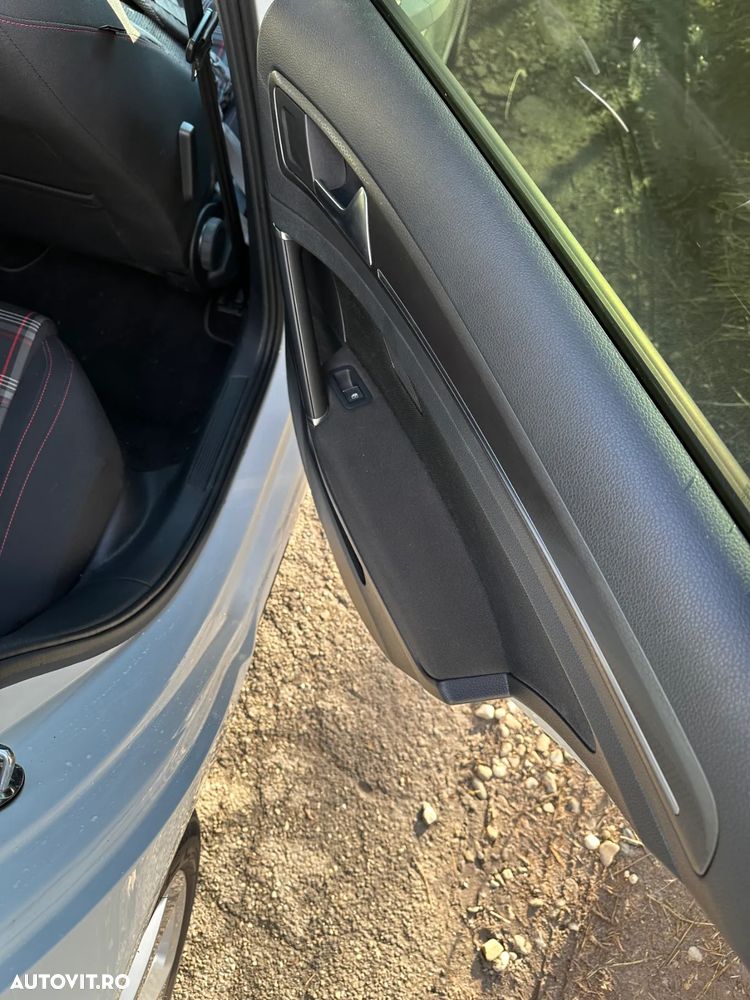 Volkswagen Golf - 31