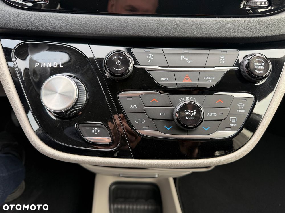 Chrysler Pacifica - 17