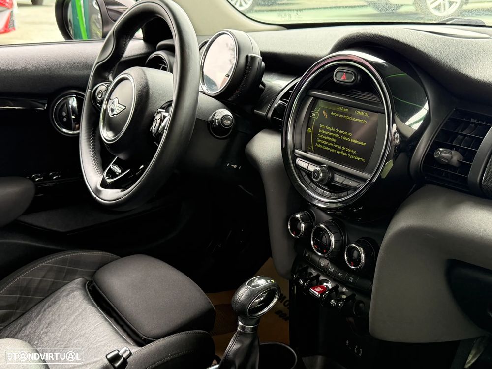MINI 5 Portas Cooper D Auto - 23