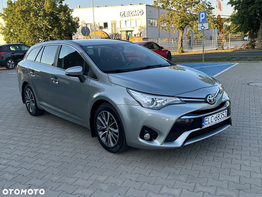 Toyota Avensis Touring Sports 1.8 Comfort - 11