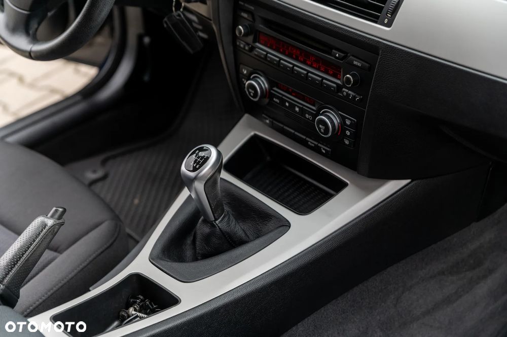 BMW Seria 3 318i - 25