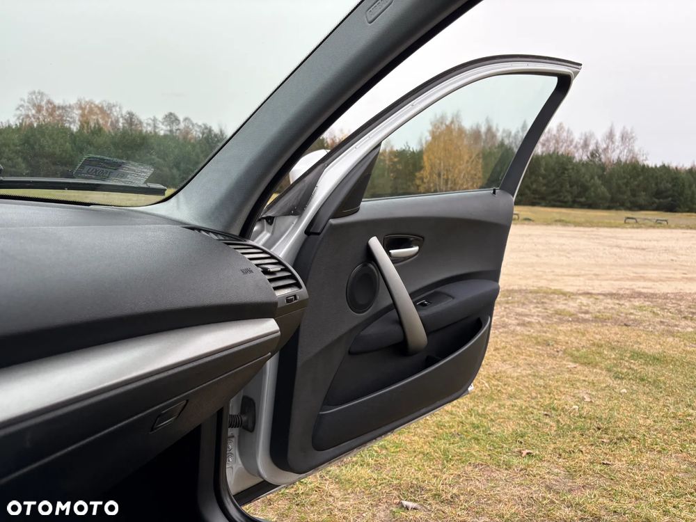 BMW Seria 1 116i - 25