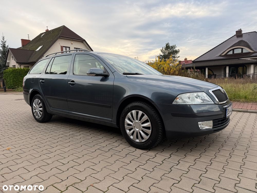 Skoda Octavia 1.6 Combi Ambiente - 12