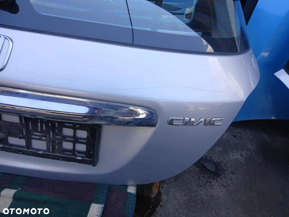 Honda Civic VII Lift 5D klapa bagażnika - 4