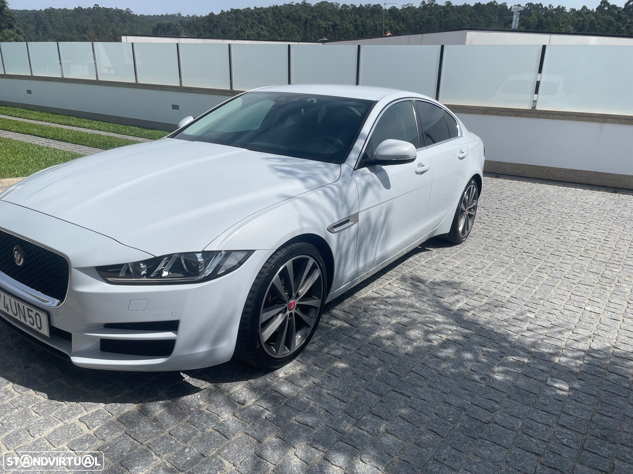 Jaguar XE 2.0 D Prestige Aut. - 2
