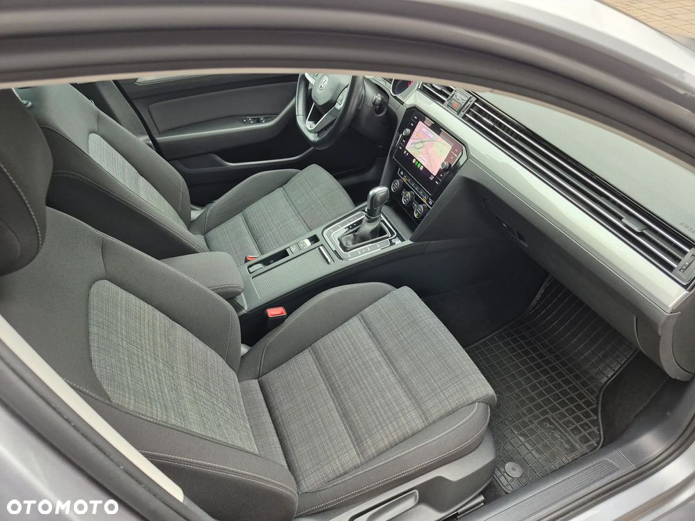 Volkswagen Passat 2.0 TDI EVO Elegance DSG - 9