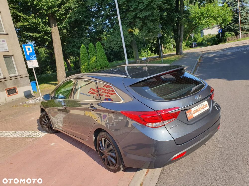 Hyundai i40 Kombi blue 1.6 Trend - 8