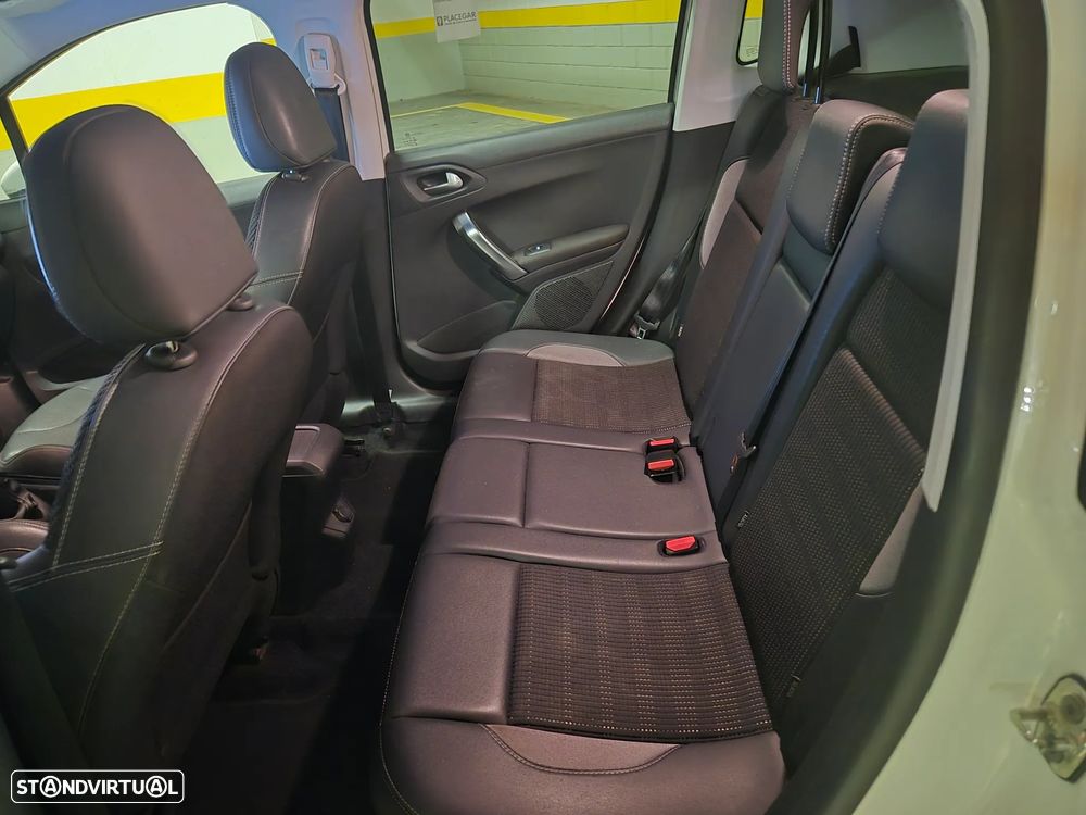 Peugeot 2008 1.6 BlueHDi Allure - 27