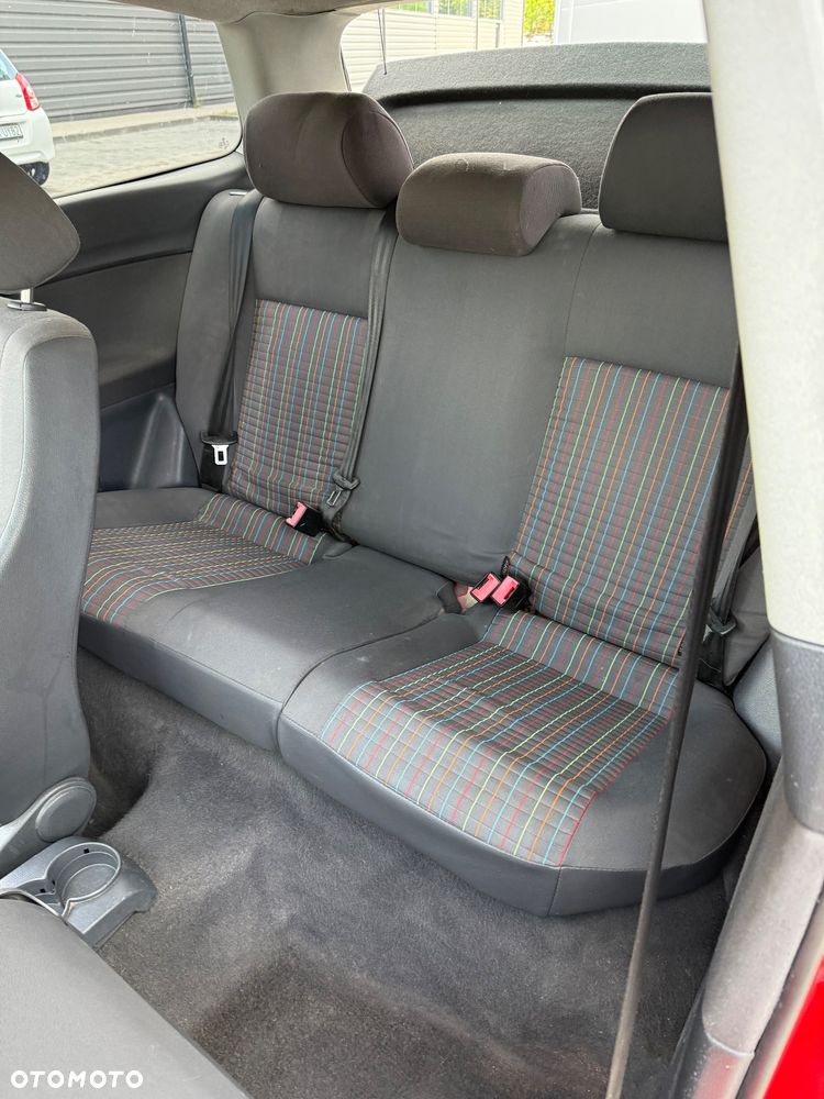 Volkswagen Polo 1.4 16V Sportline - 18