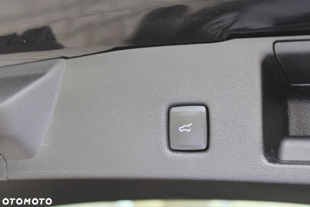 Ford Kuga 2.5 Duratec FHEV 4x4 ST-LINE - 35