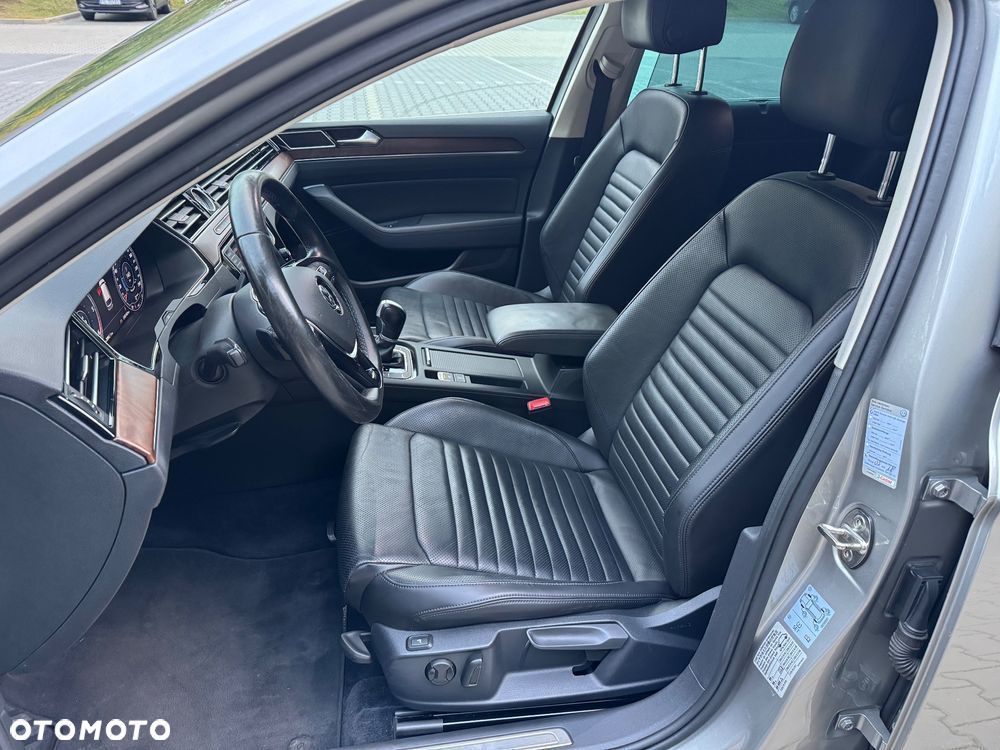 Volkswagen Passat 2.0 TDI 4Mot R-Line Edition DSG - 21