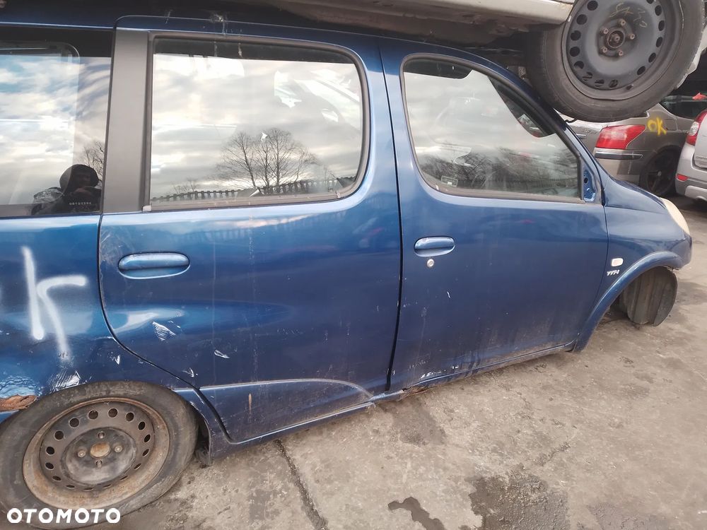 TOYOTA YARIS VERSO I 99 - 03  - OSŁONA PRZECIWSŁONECZNA PRAWA LEWA - 16