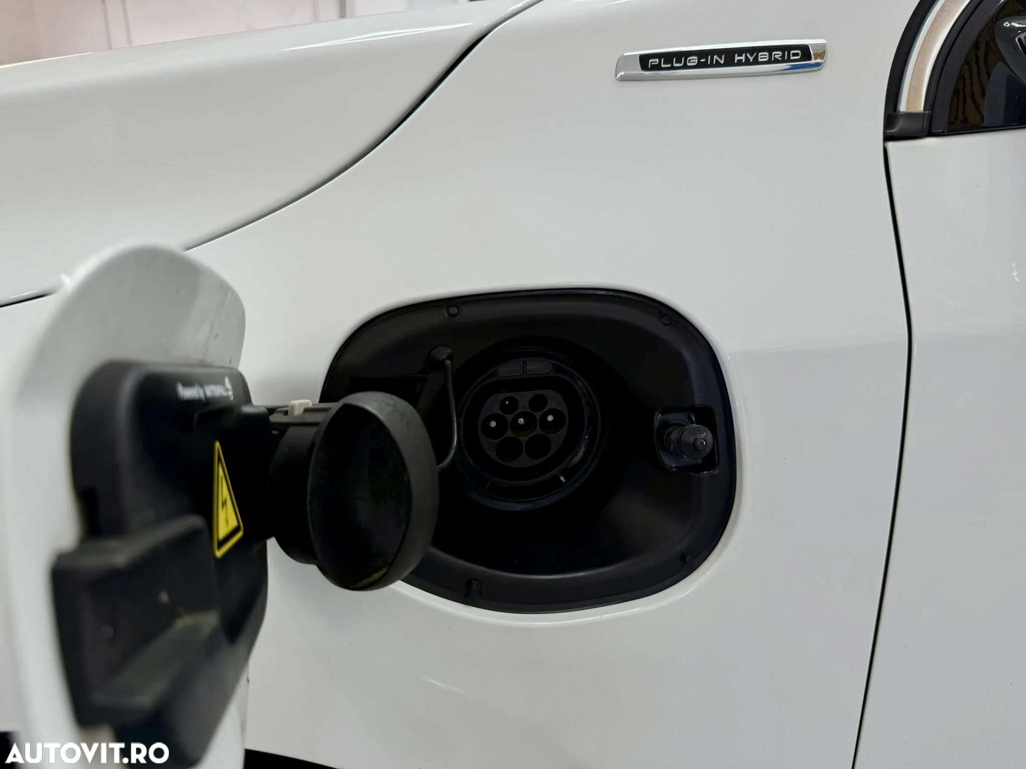 Volvo V60 D6 Plug-In-Hybrid AWD Geartronic Momentum - 16