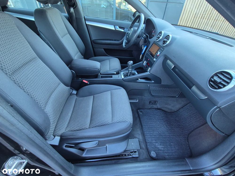 Audi A3 Sportback 1.6 TDI Ambiente - 32