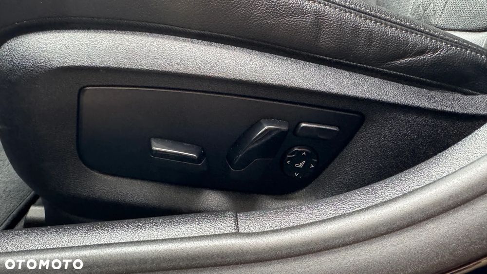 BMW Seria 5 520d Sport Line - 17