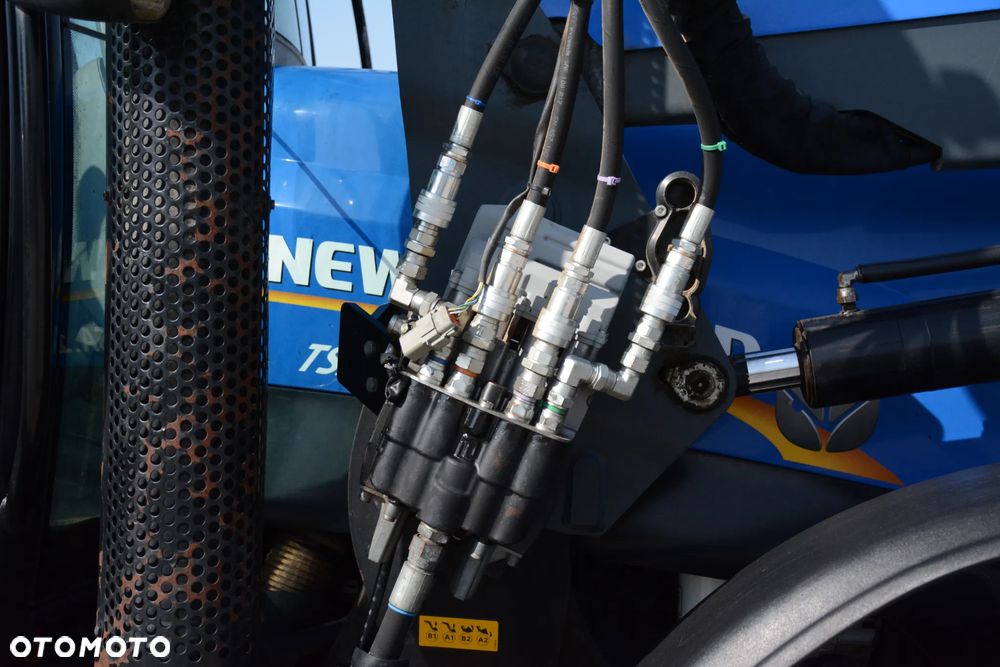 New Holland TSA.135 / 2004r. / Ładowacz czołowy / Tuz / Klima / Super stan - 15