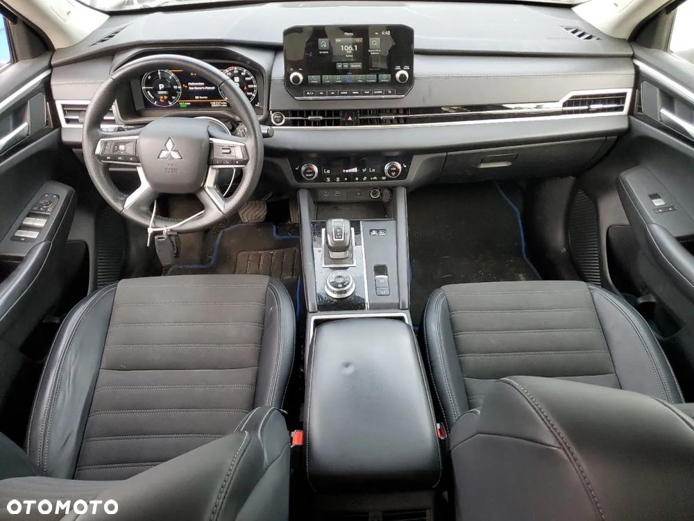 Mitsubishi Outlander - 8