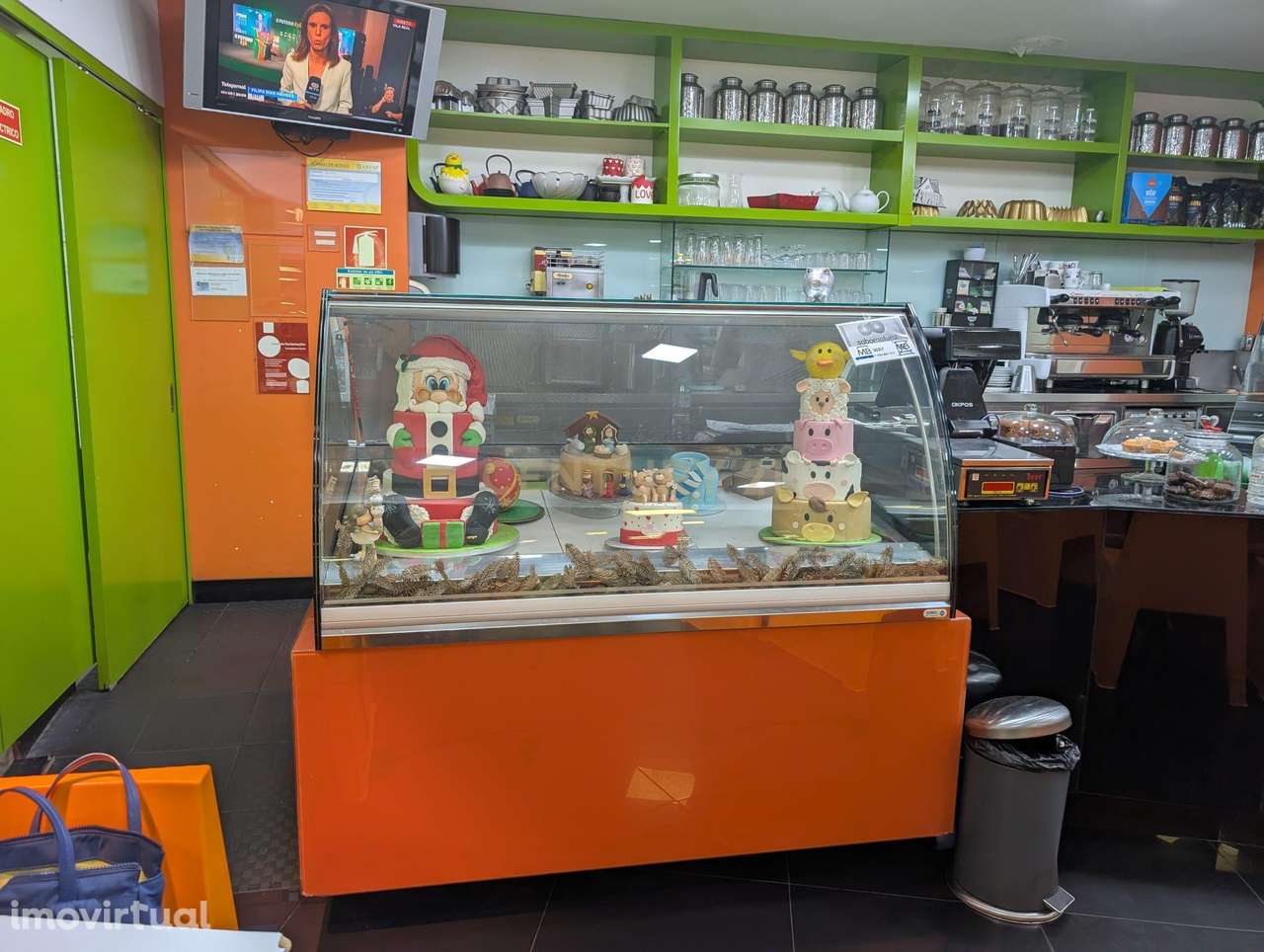 Trespasse de restaurante no centro comercial de Portela - Grande imagem: 5/24