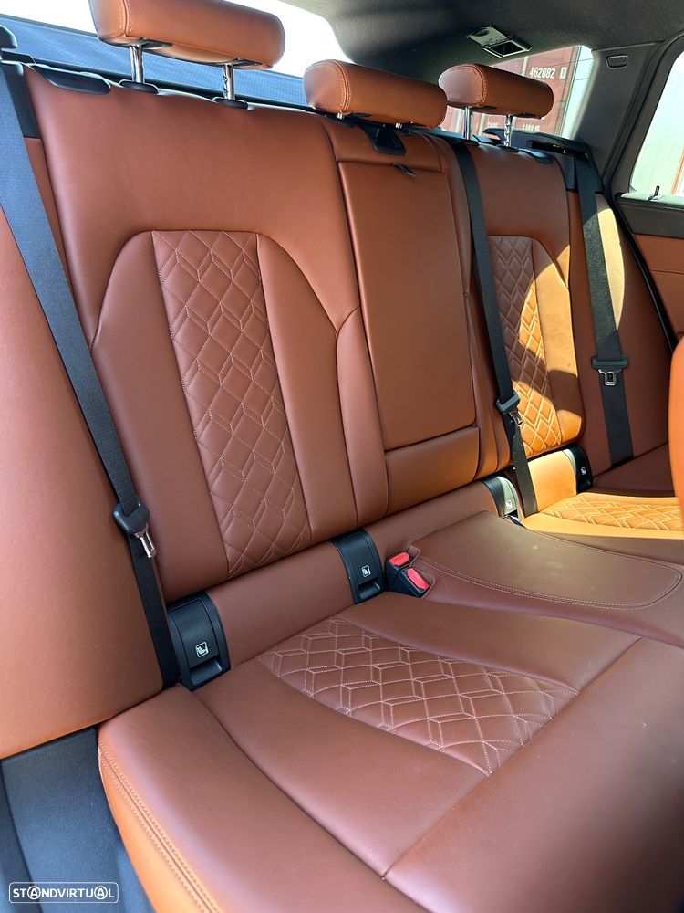 BMW 330 e Touring Line Sport Auto - 32