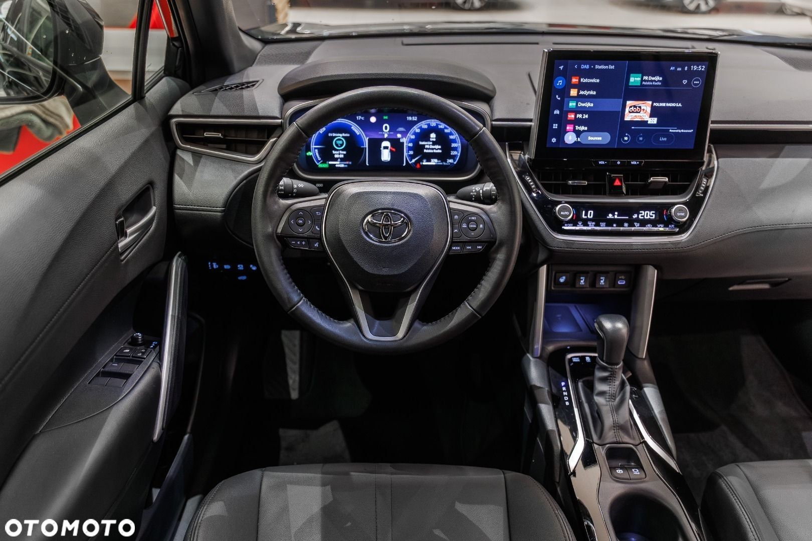Toyota Corolla Cross - 24