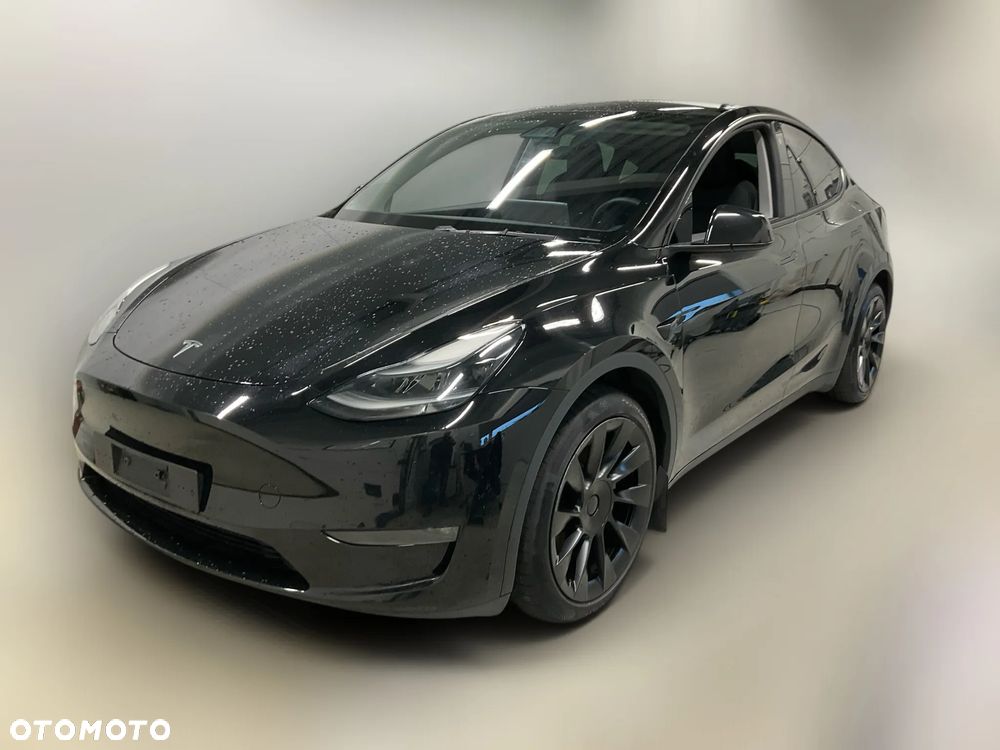 Tesla Model Y Long Range AWD - 3