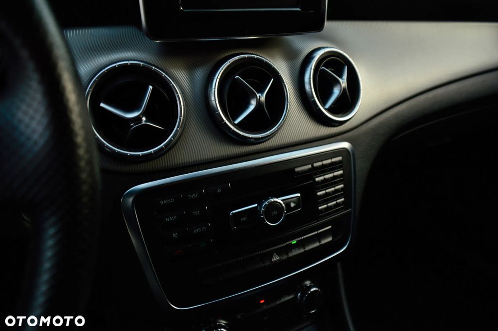 Mercedes-Benz CLA 200 Urban - 15