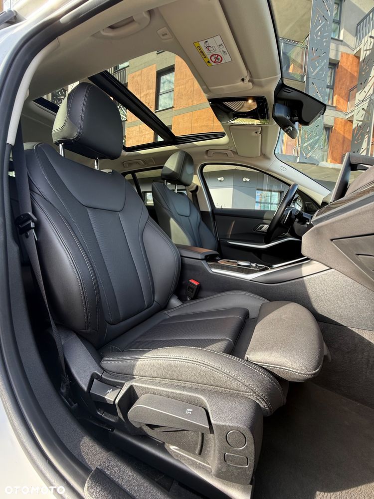 BMW Seria 3 320d xDrive Luxury Line sport - 34