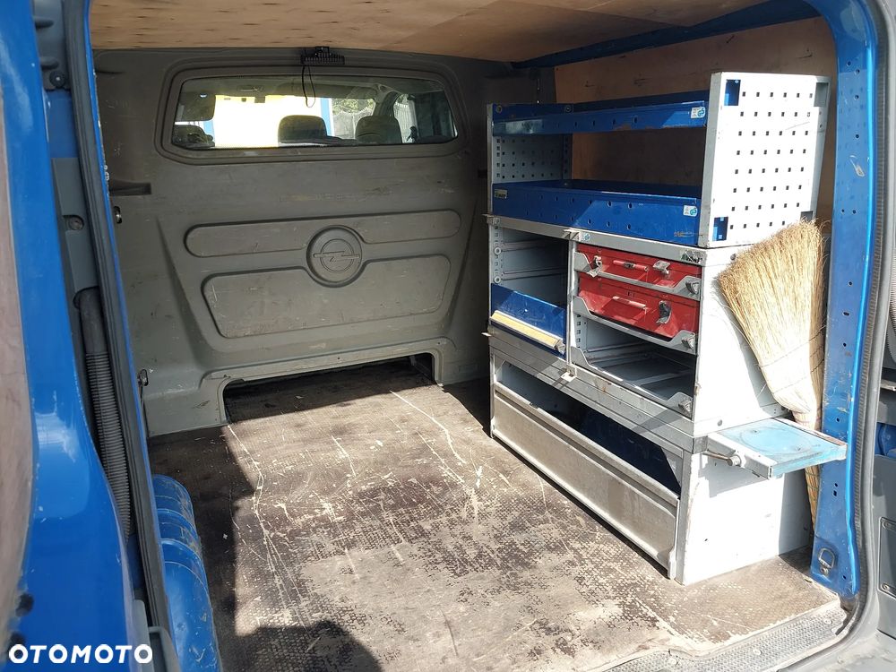 Opel Vivaro - 10