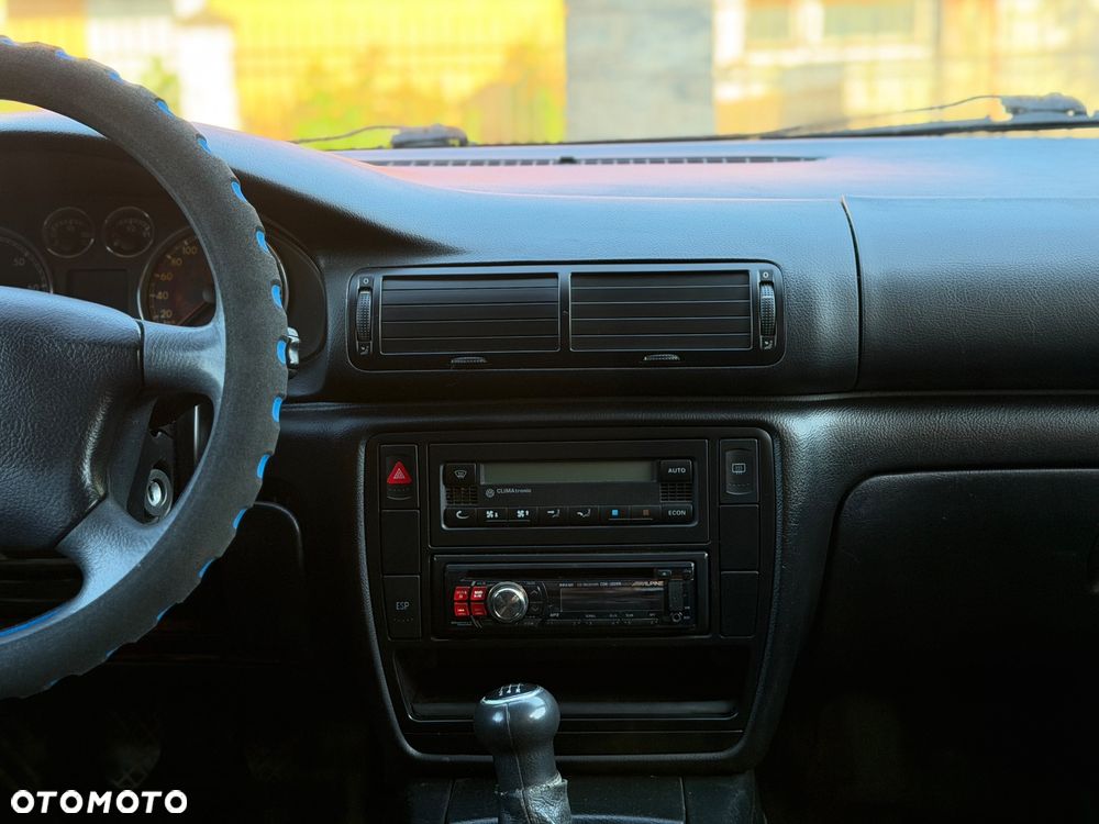 Volkswagen Passat 2.0 Basis - 16