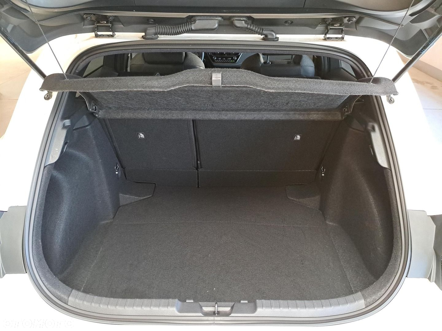 Toyota Corolla 1.8 Hybrid Style - 12