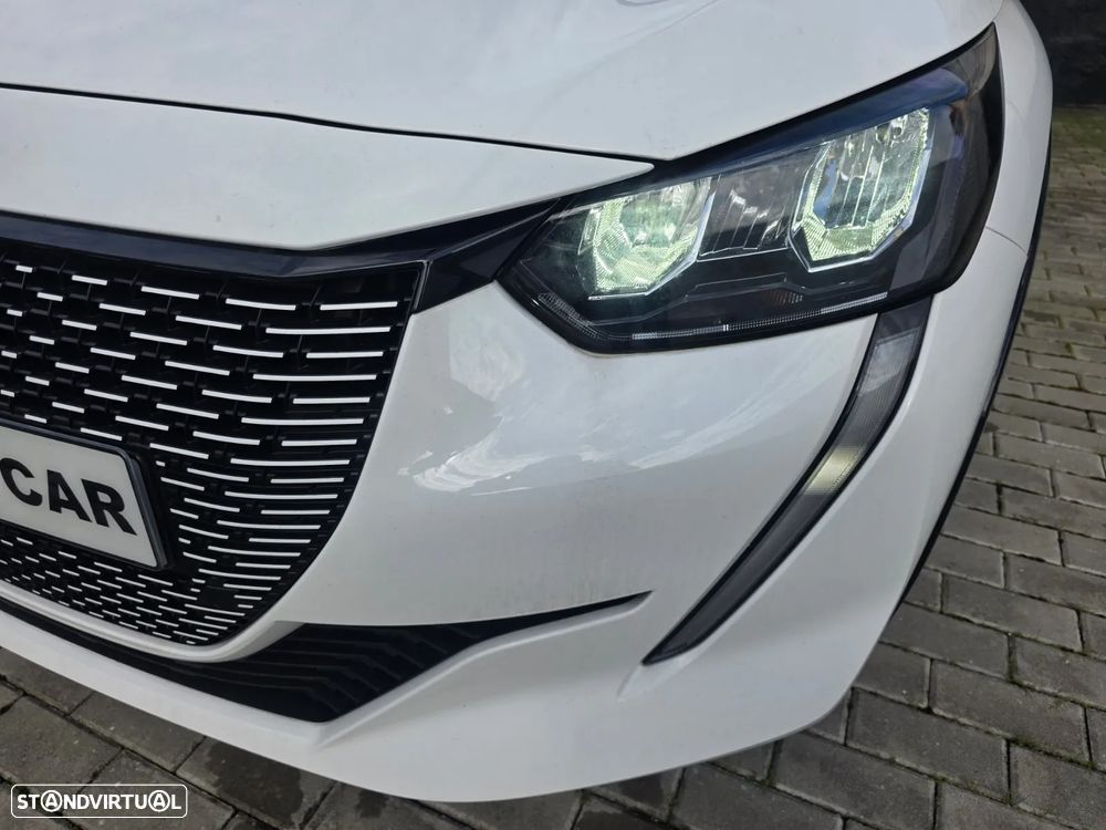 Peugeot e-208 Allure - 11