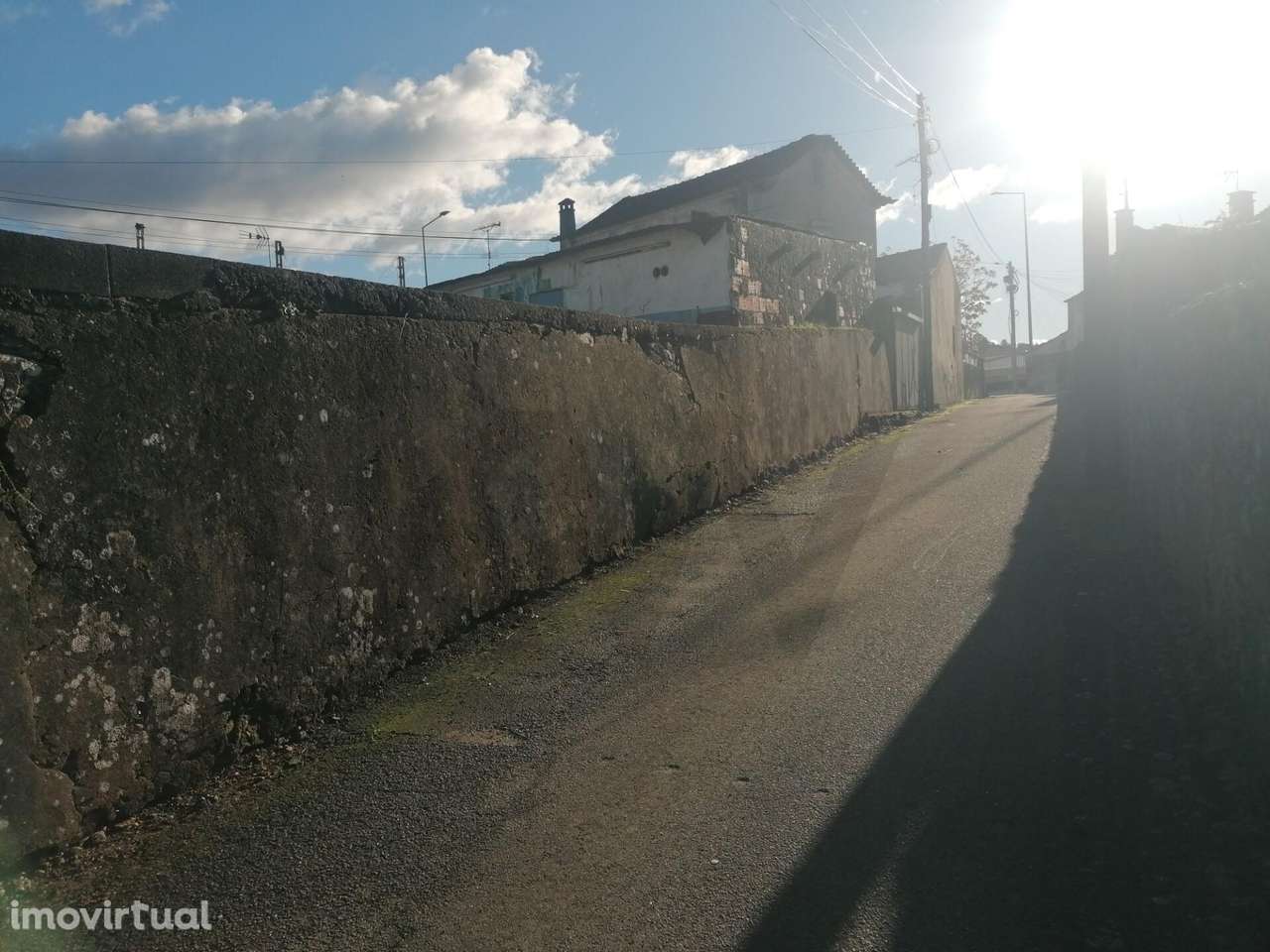 Moradia de 2 andares, com 2 anexos e terreno no alto das Travessas/S. - Grande imagem: 5/8