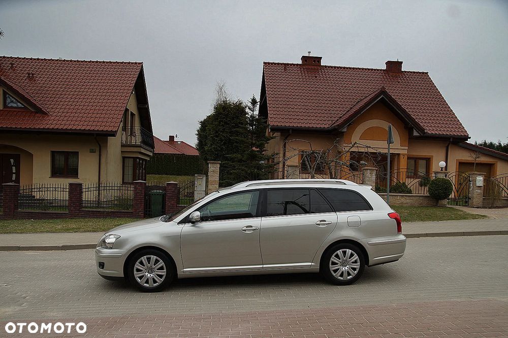 Toyota Avensis 1.8 VVT-i Sol Premium - 3