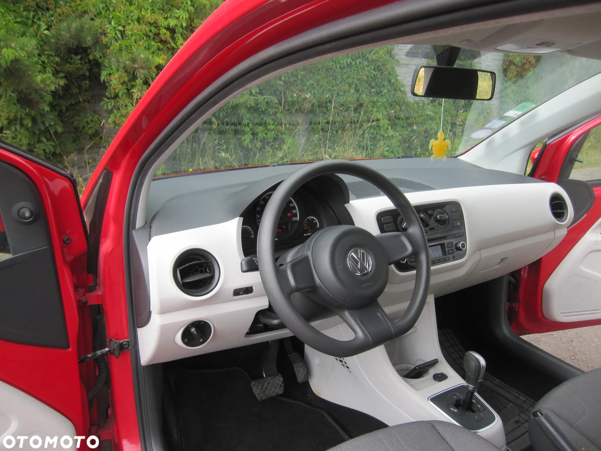 Volkswagen up! (BlueMotion Technology) ASG move - 10
