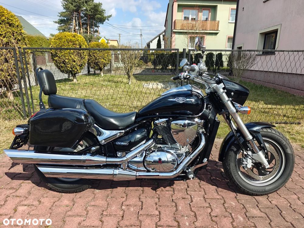 Suzuki Intruder - 1