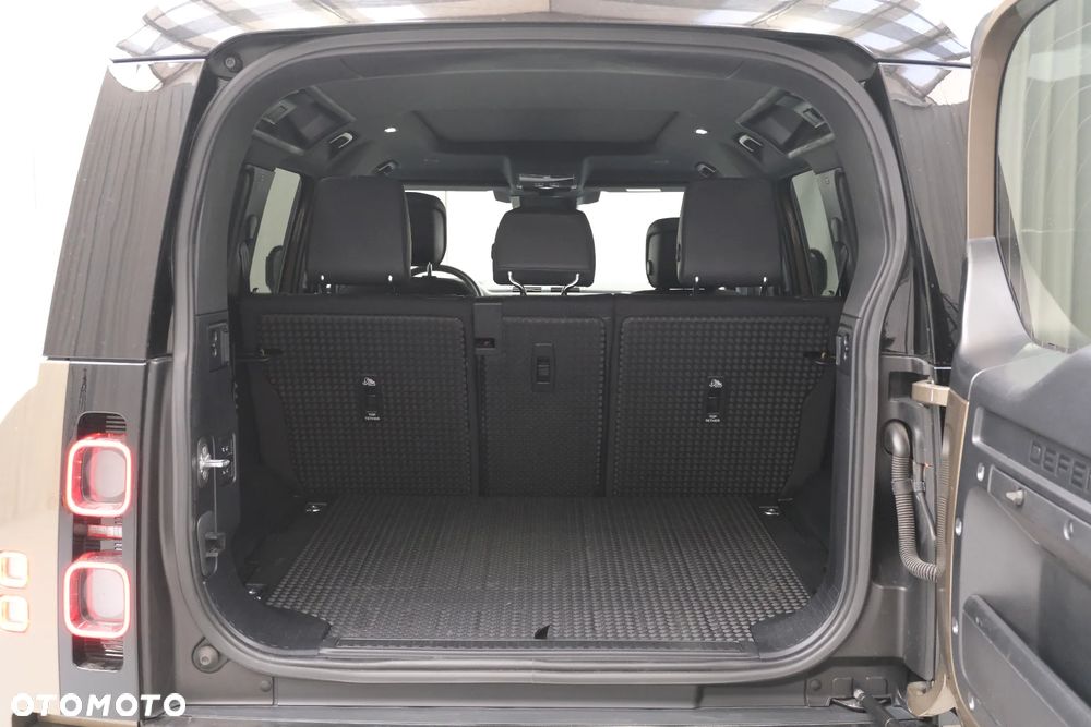 Land Rover Defender 110 D300 X - 11