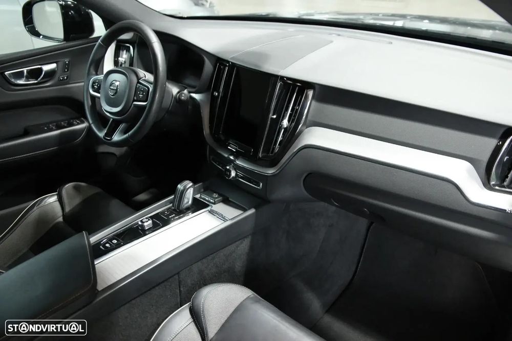 Volvo XC 60 2.0 B4 R-Design - 31