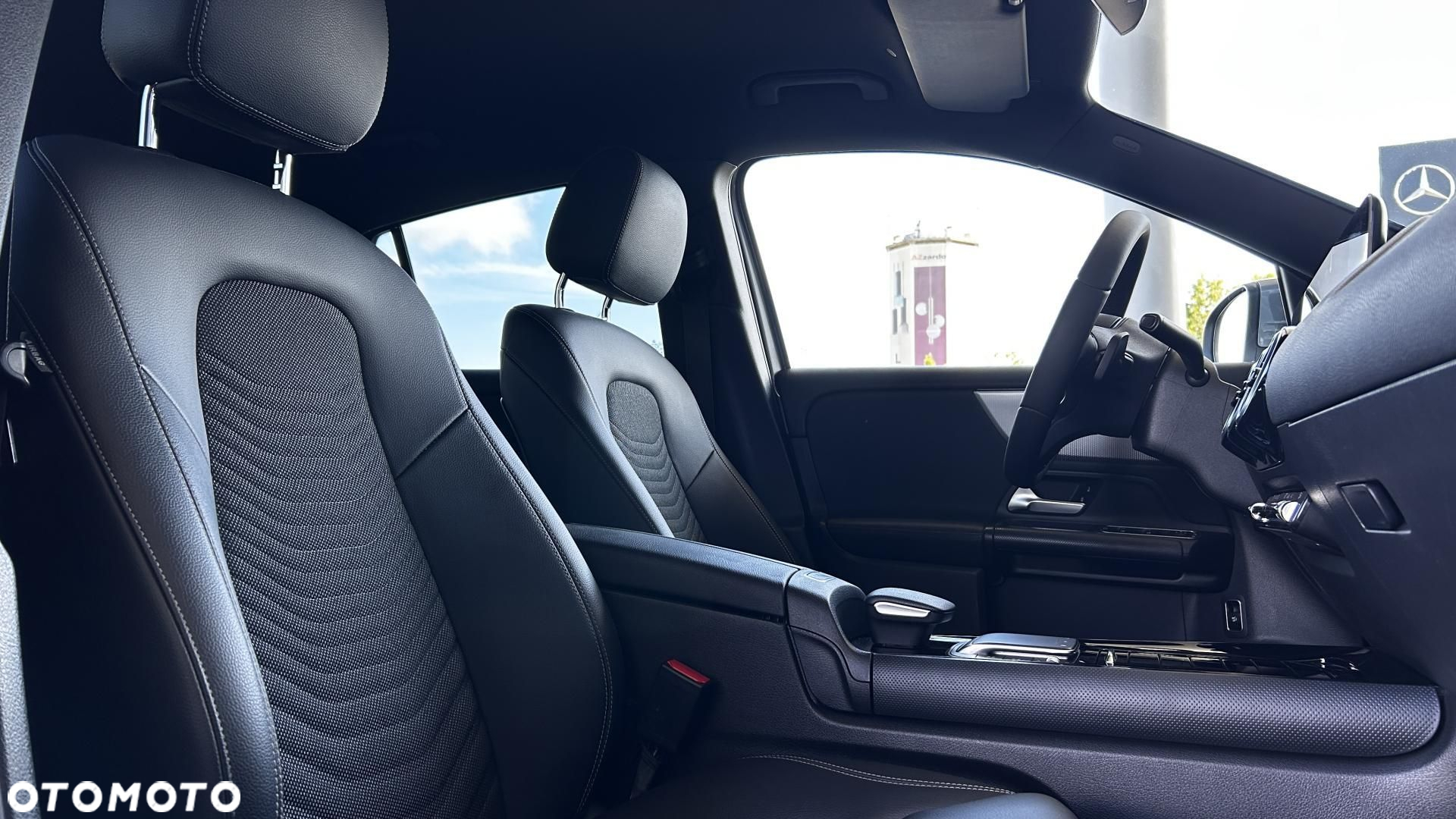 Mercedes-Benz GLA 200 - 23