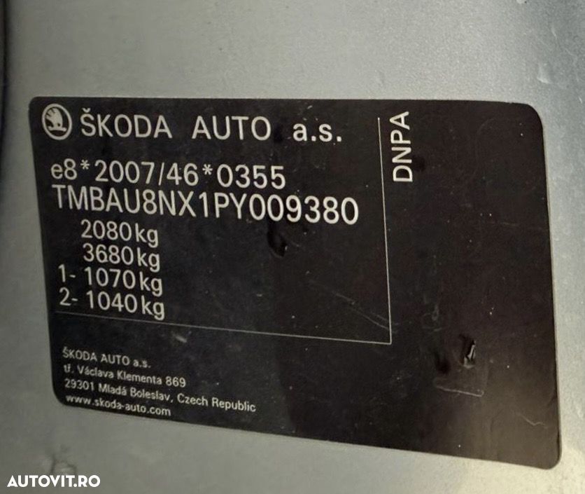 Skoda Octavia 2.0 245 TSI DSG RS - 38