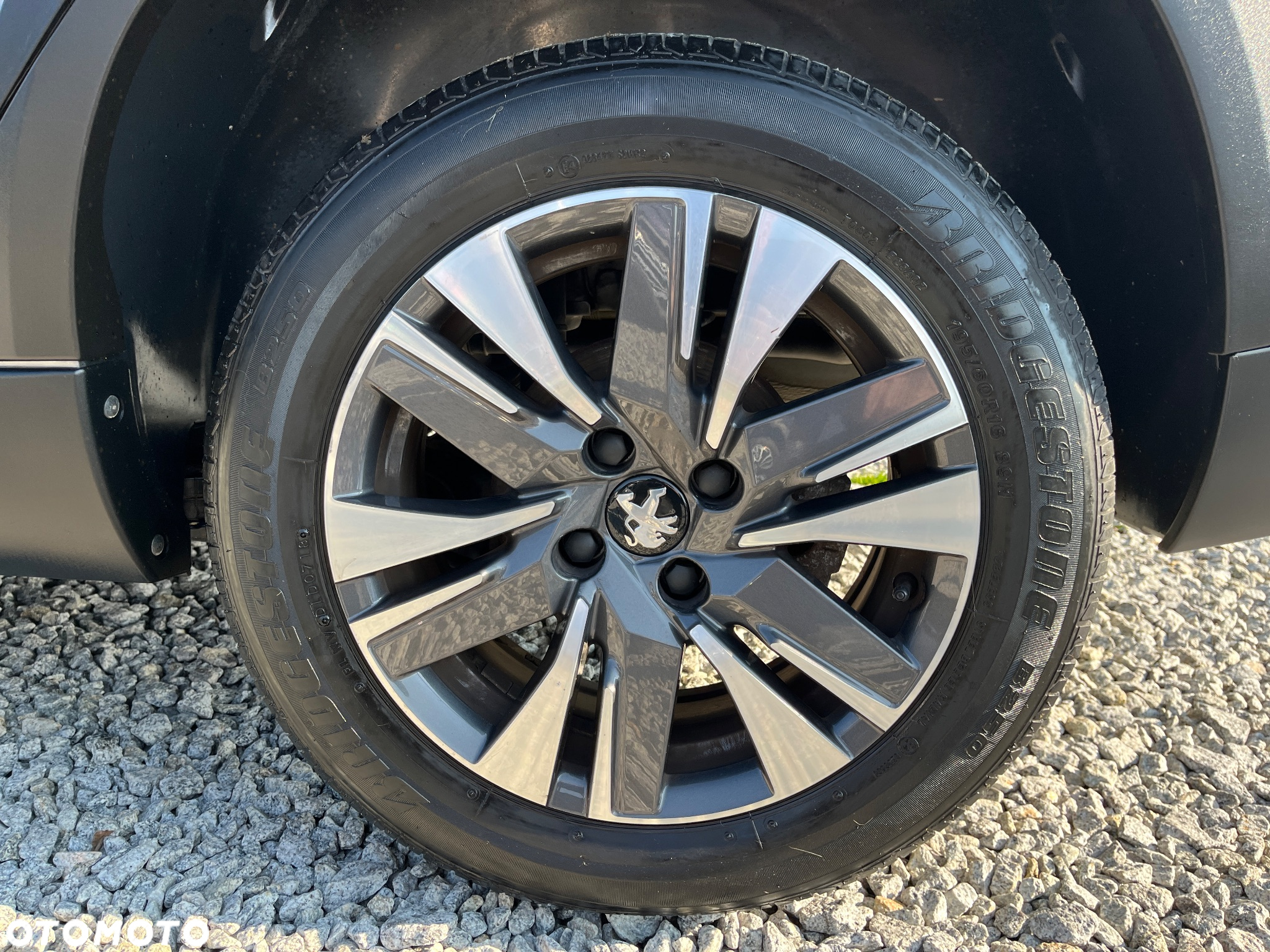 Peugeot 2008 1.2 Pure Tech Active S&S EAT6 - 24