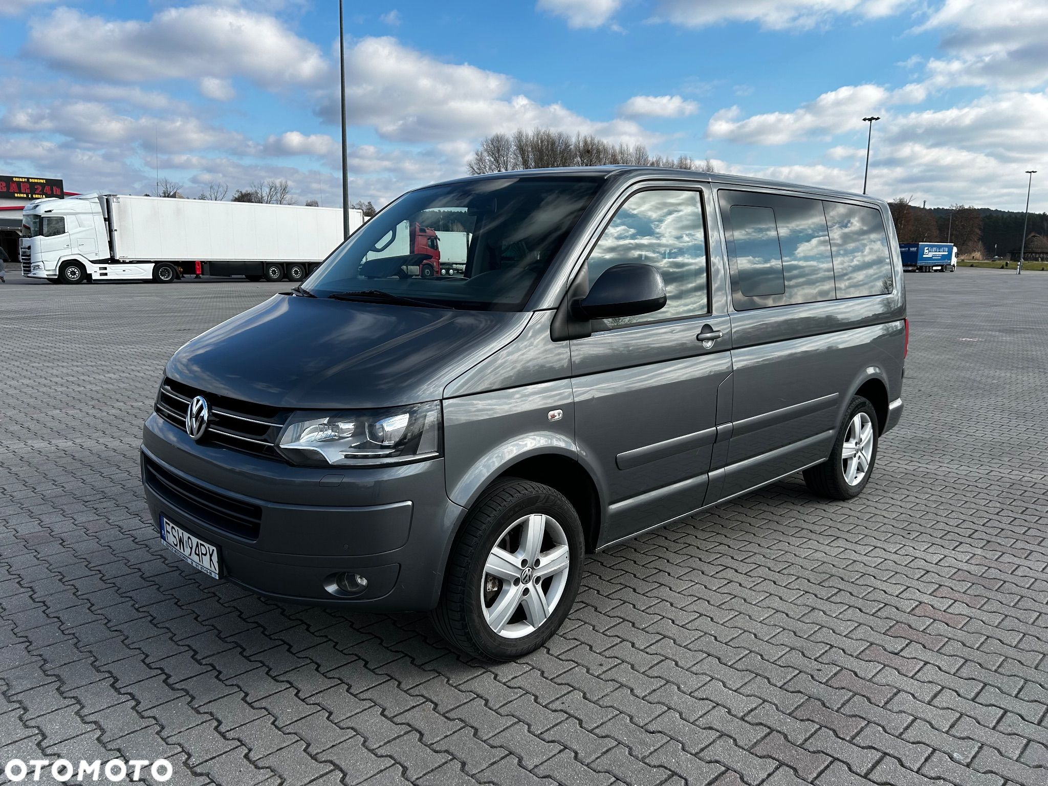 Volkswagen Caravelle - 1