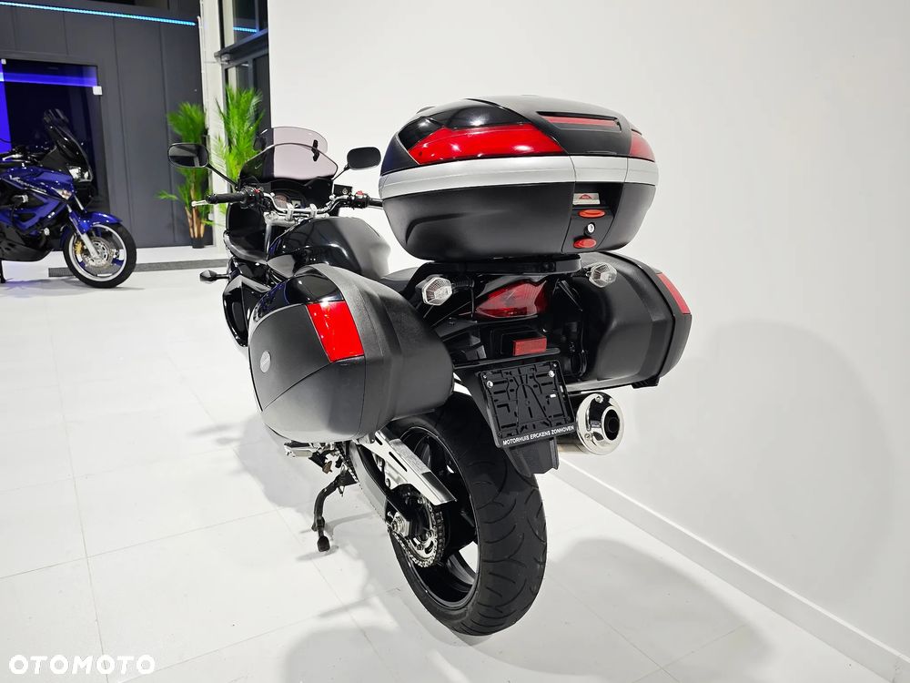 Suzuki GSX - 13