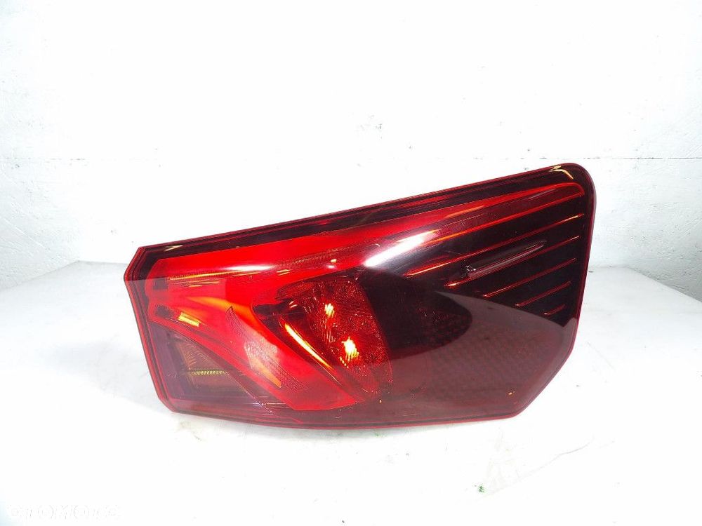 TOYOTA AVENSIS T27 LIFT SEDAN LAMPA TYŁ PRAWA E214079 - 1
