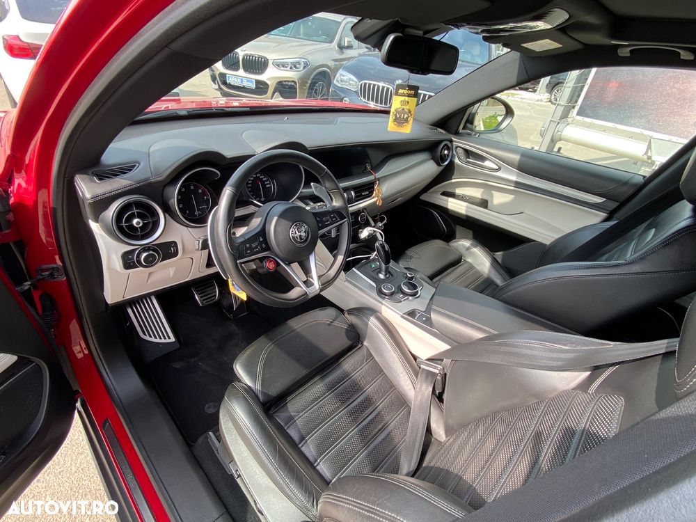 Alfa Romeo Stelvio 2.0 Turbo AWD AT8 Veloce - 13