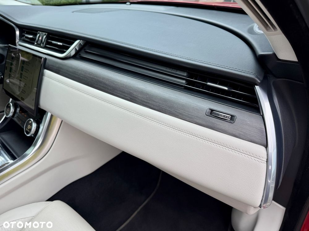 Jaguar XF 2.0 D200 mHEV AWD HSE - 23