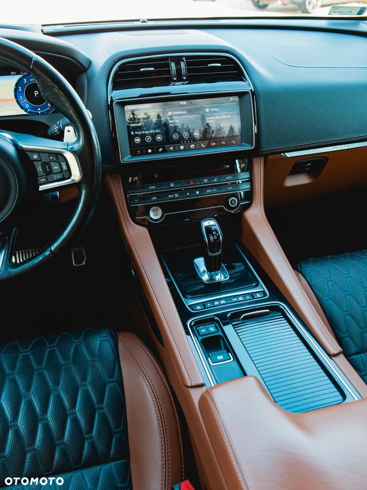 Jaguar F-Pace 5.0 V8 S/C AWD SVR - 17