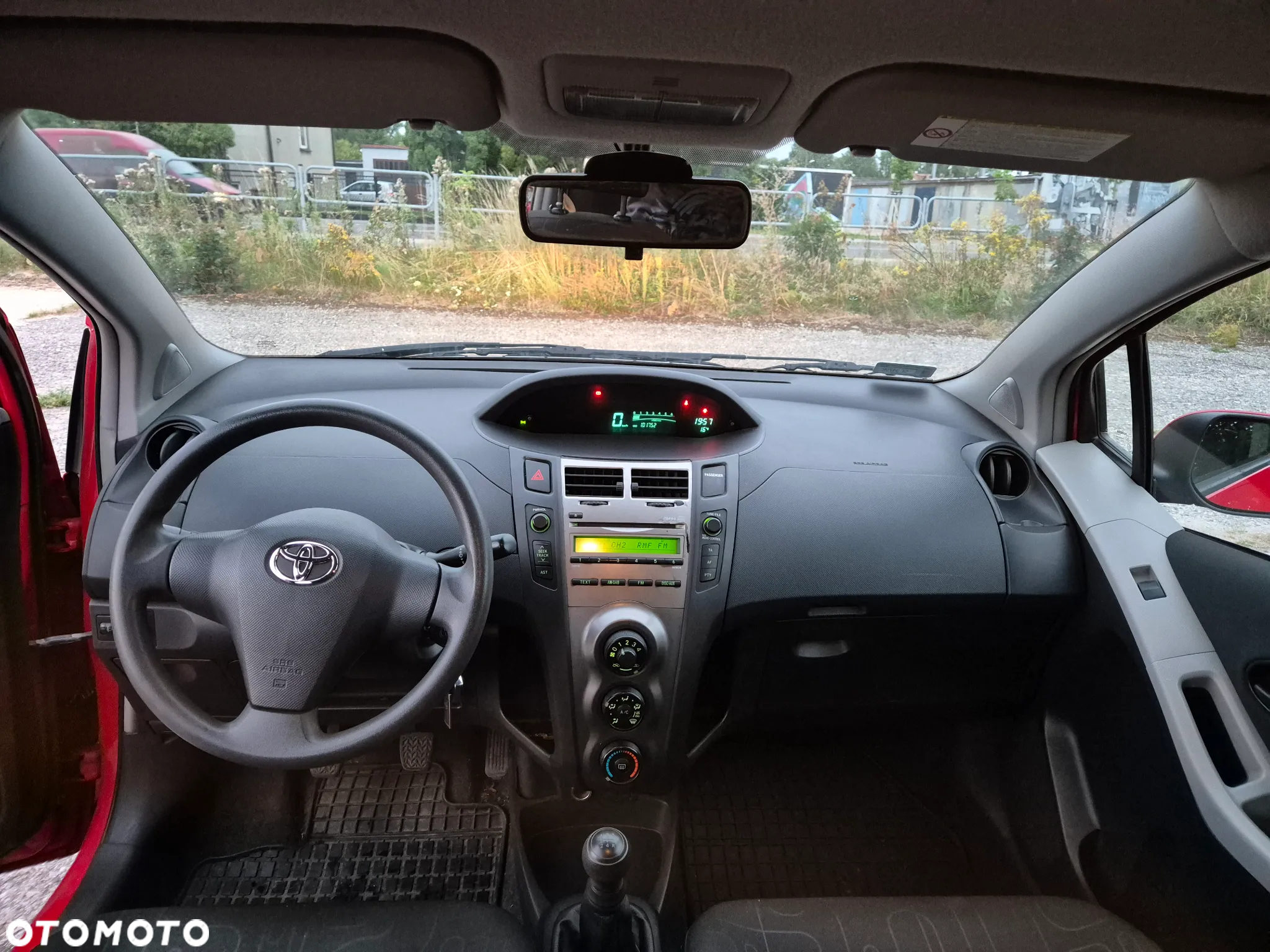 Toyota Yaris 1.0 Terra - 13