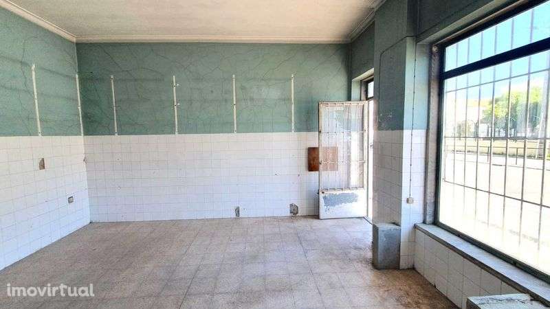 Loja de rua com 25 m², situada na zona central do Casal do Marco. - Grande imagem: 4/5