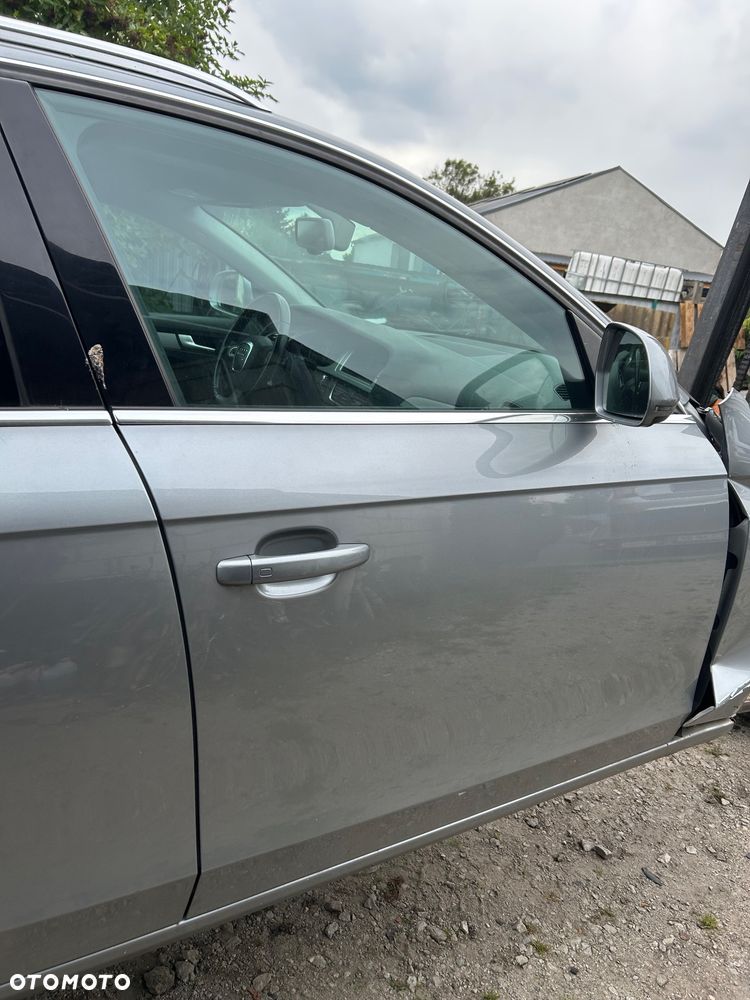 Drzwi prawe przód Audi A4B8 LY7G - 2